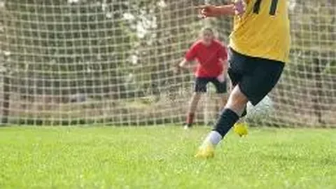 港媒披露袁伟豪张宝儿今日登记成婚，双方尚未作出回应