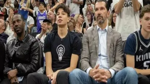 “曼联积极追求埃基蒂克，去年夏季洽谈启动”